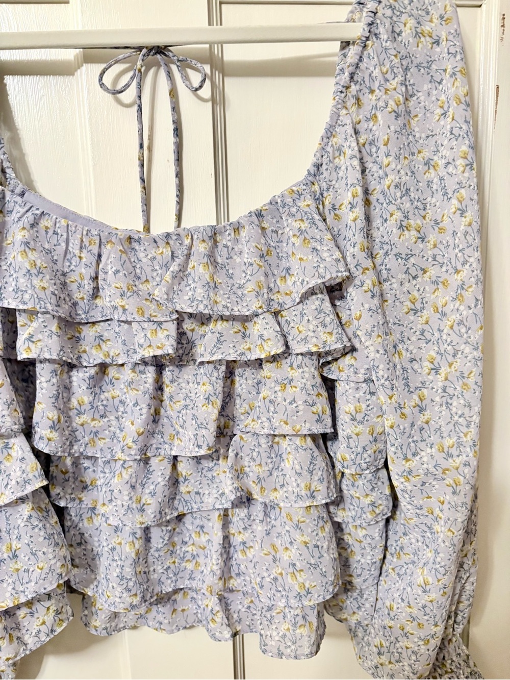 ASTR the Label Sweet Floral Peasant Ruffled Smocked Crop Top Ditsy Light Blue
